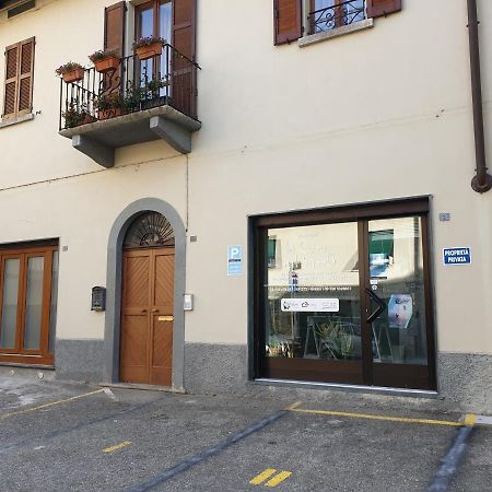 La Casa Sul Sasso In Town Serviced Accommodations 데르비오 외부 사진