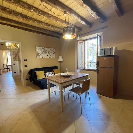 La Casa Sul Sasso In Town Serviced Accommodations 데르비오 외부 사진