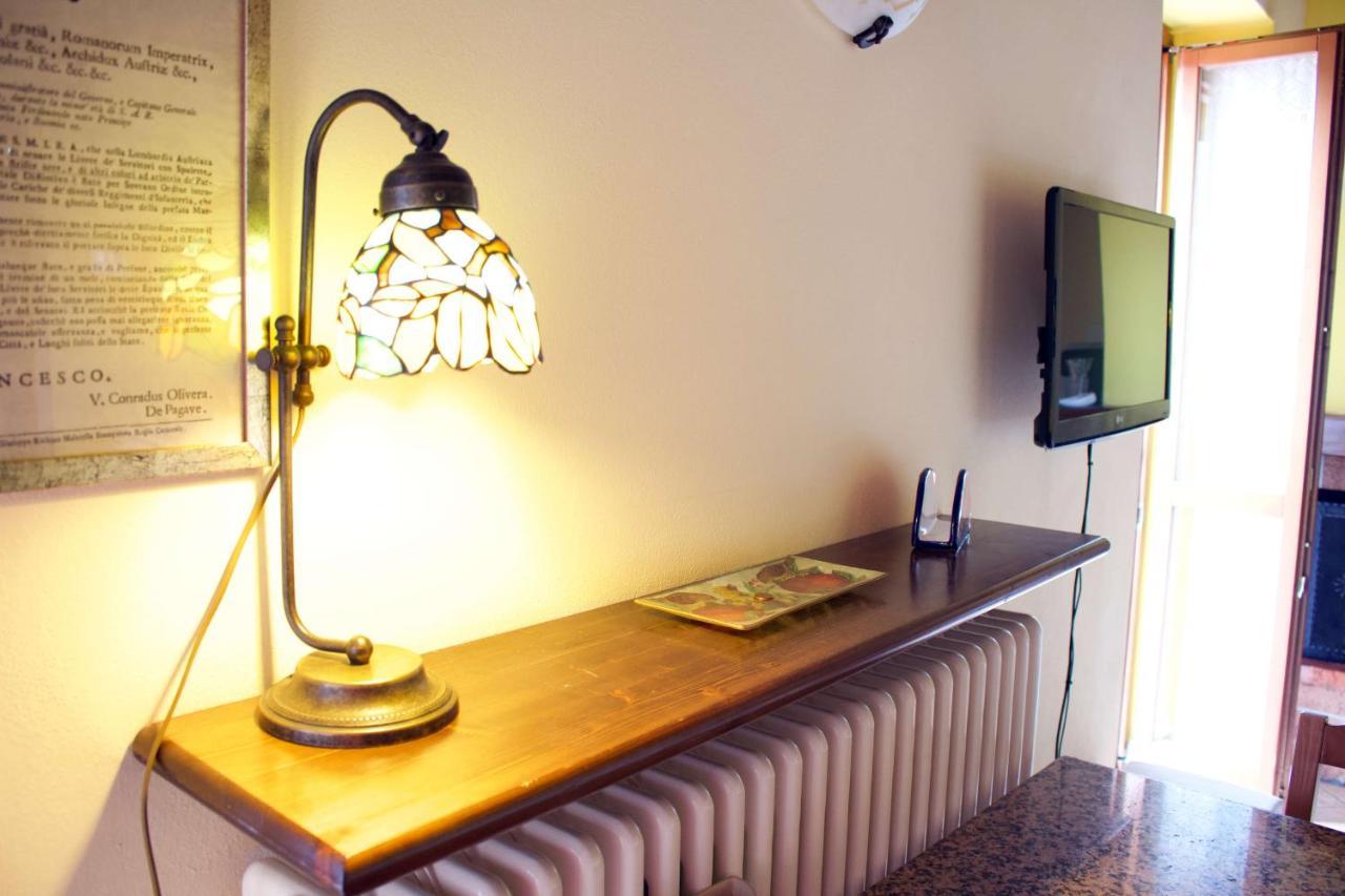 La Casa Sul Sasso In Town Serviced Accommodations 데르비오 외부 사진