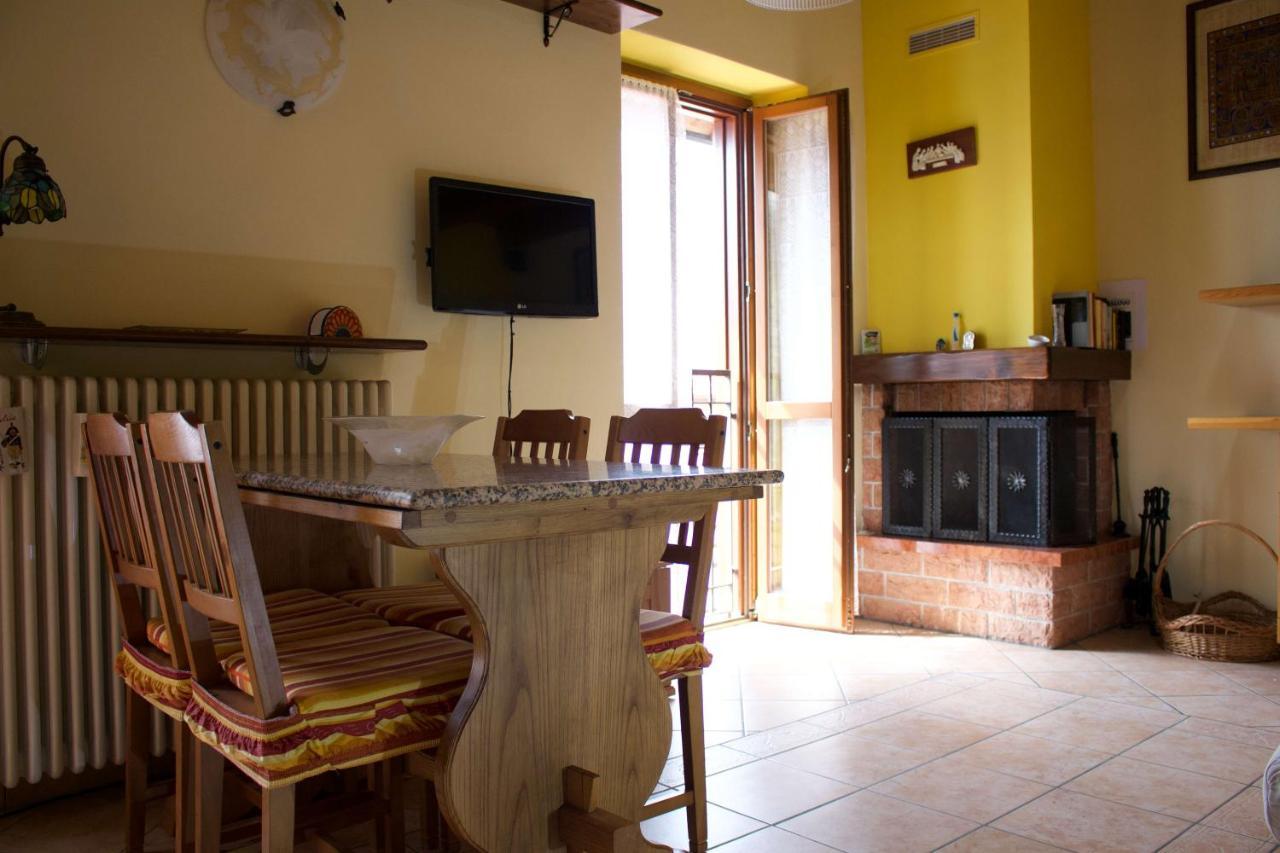 La Casa Sul Sasso In Town Serviced Accommodations 데르비오 외부 사진