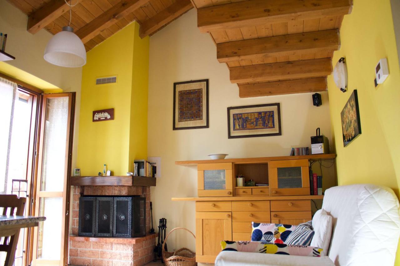 La Casa Sul Sasso In Town Serviced Accommodations 데르비오 외부 사진