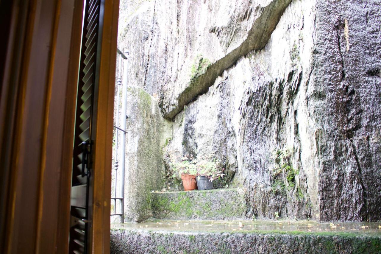 La Casa Sul Sasso In Town Serviced Accommodations 데르비오 외부 사진
