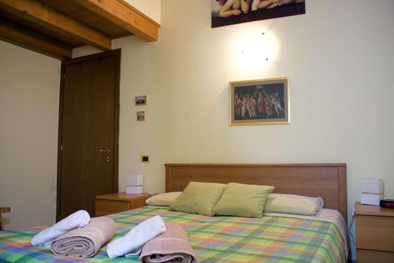 La Casa Sul Sasso In Town Serviced Accommodations 데르비오 외부 사진