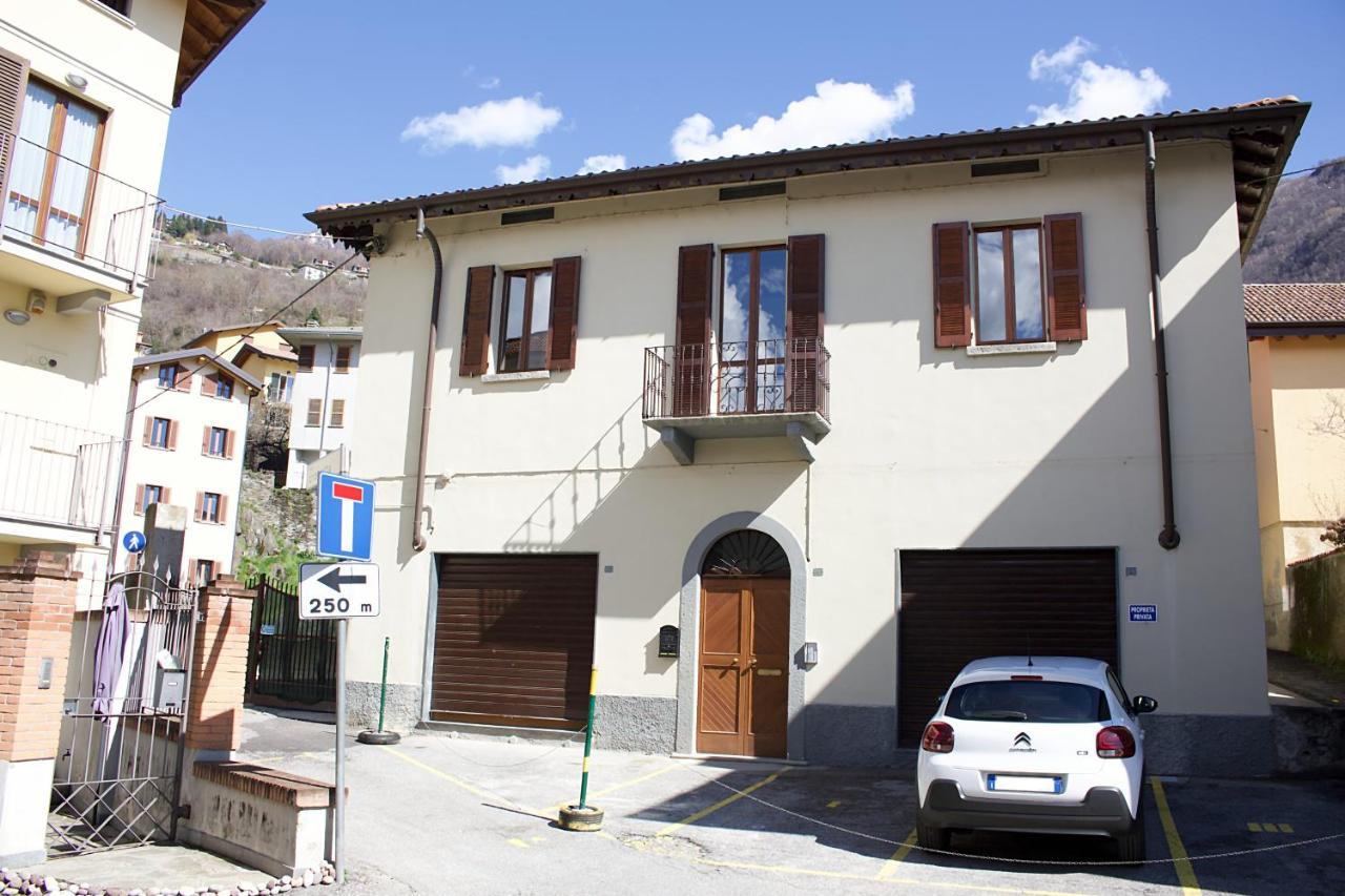 La Casa Sul Sasso In Town Serviced Accommodations 데르비오 외부 사진