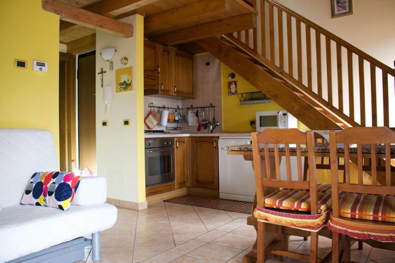 La Casa Sul Sasso In Town Serviced Accommodations 데르비오 외부 사진