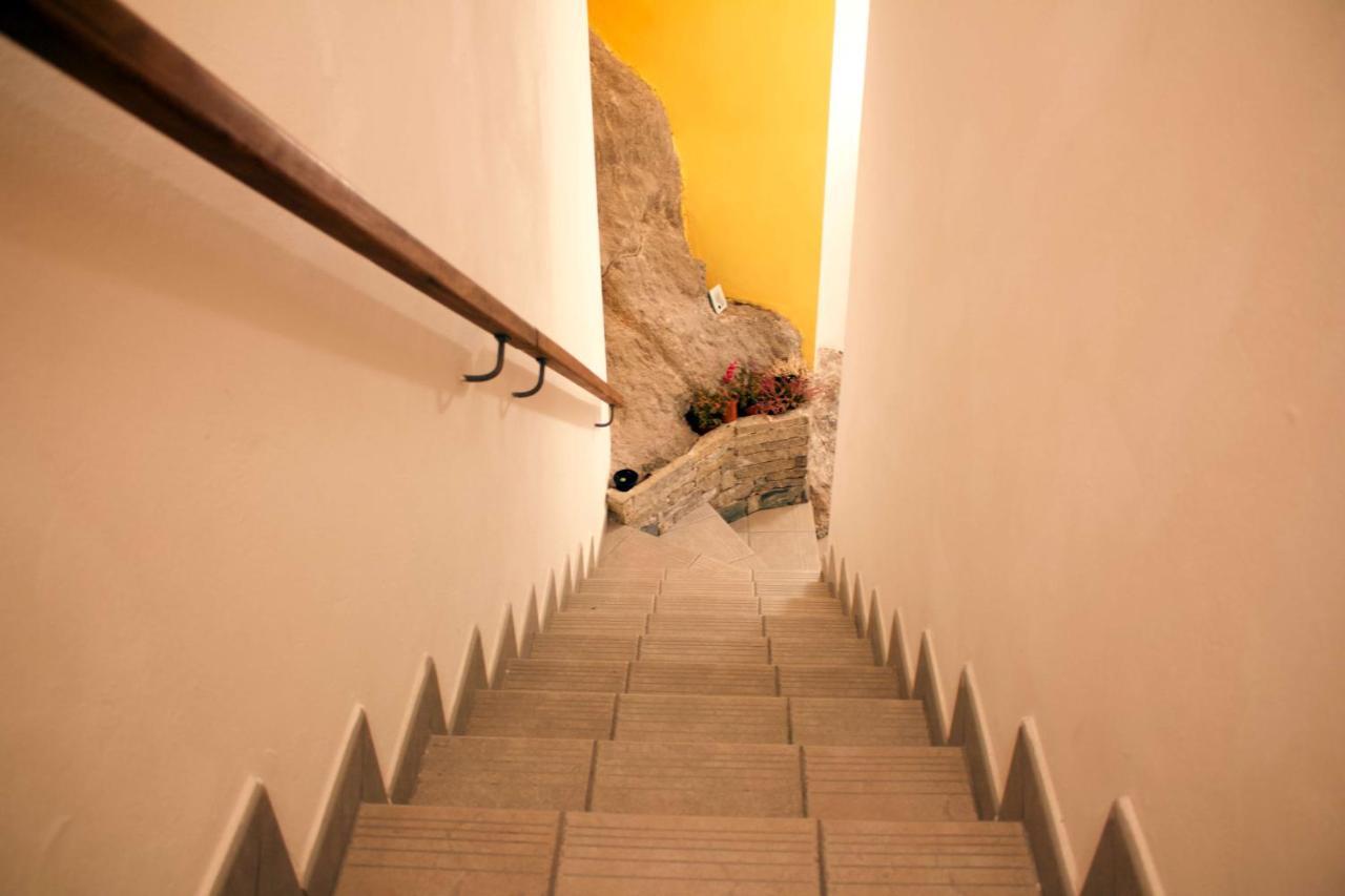 La Casa Sul Sasso In Town Serviced Accommodations 데르비오 외부 사진