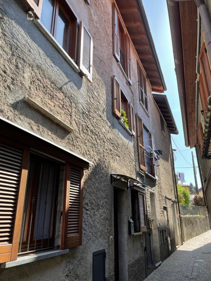 La Casa Sul Sasso In Town Serviced Accommodations 데르비오 외부 사진