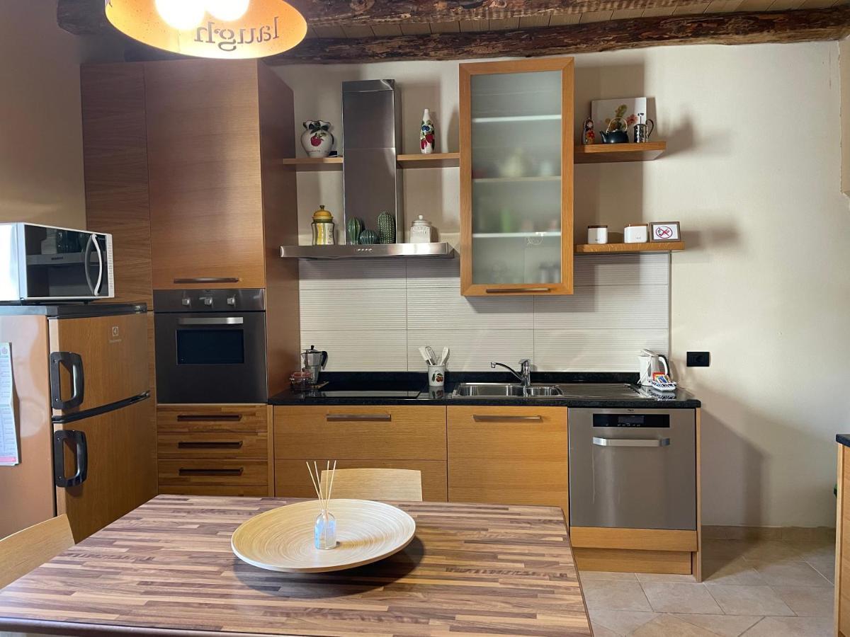 La Casa Sul Sasso In Town Serviced Accommodations 데르비오 외부 사진