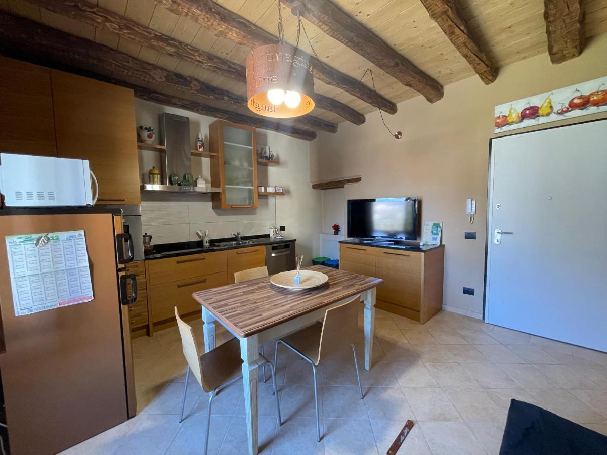 La Casa Sul Sasso In Town Serviced Accommodations 데르비오 외부 사진