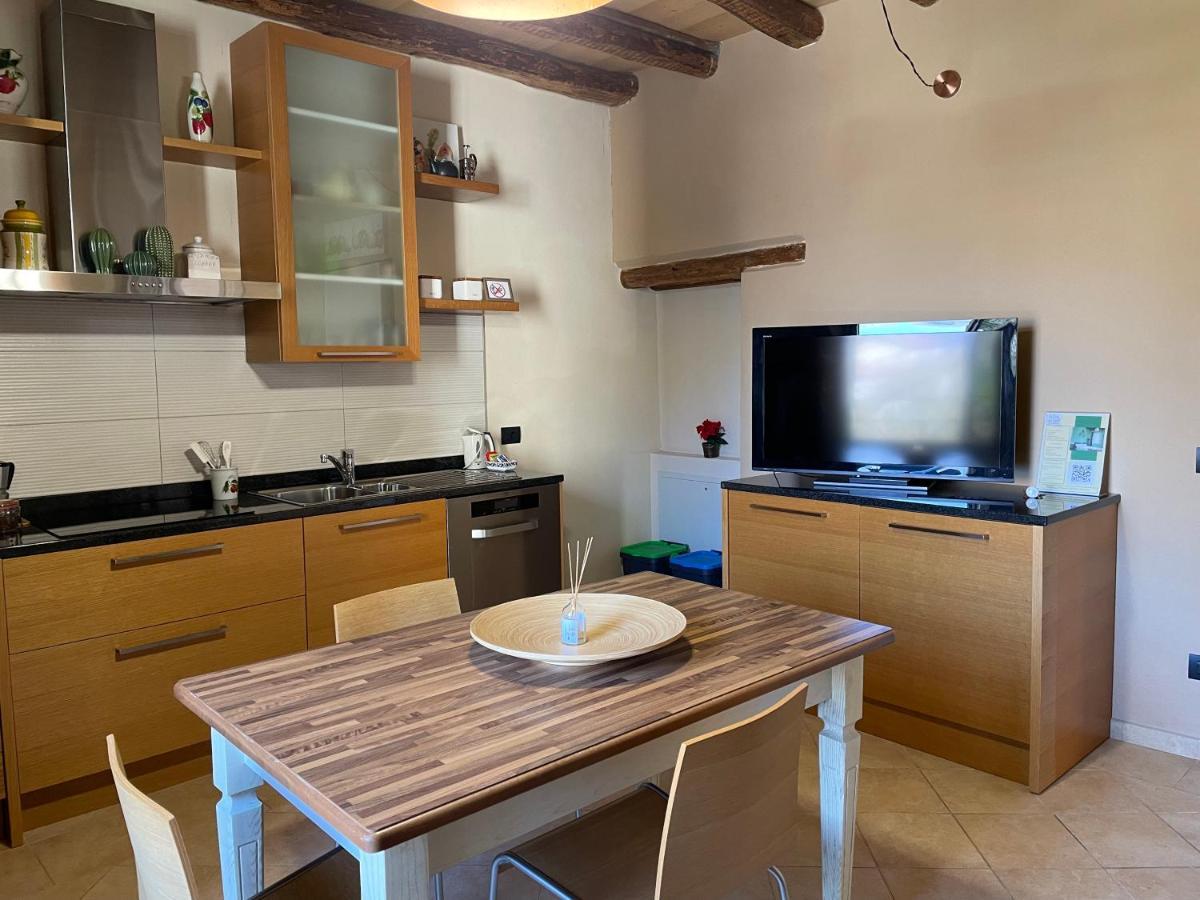 La Casa Sul Sasso In Town Serviced Accommodations 데르비오 외부 사진